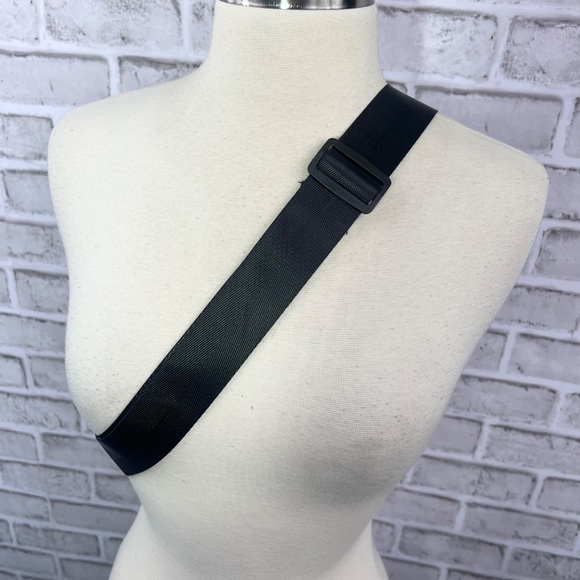 Unisex Waist Pack Crossbody Bag Adjustable Strap Triple Zipper Pocket 9"x6.5" - Picture 6 of 9